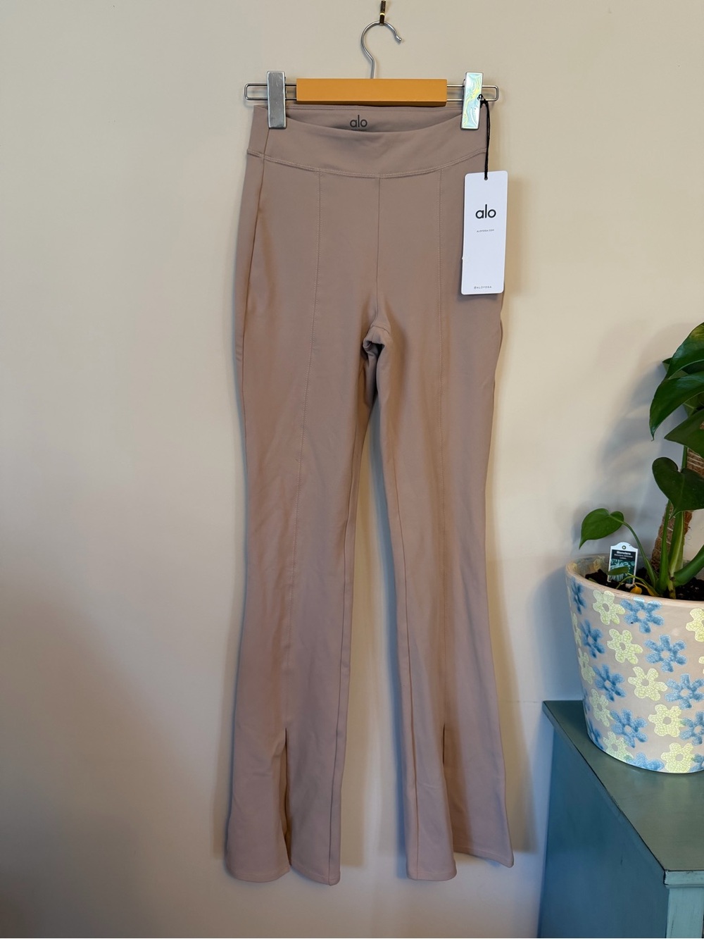 ALO Yoga High-Rise Flare Leggings in Taupe